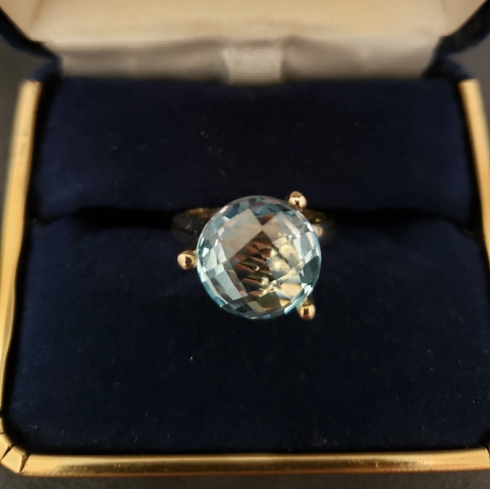 Sterling silver Blue Topaz ring. Size 7.5.